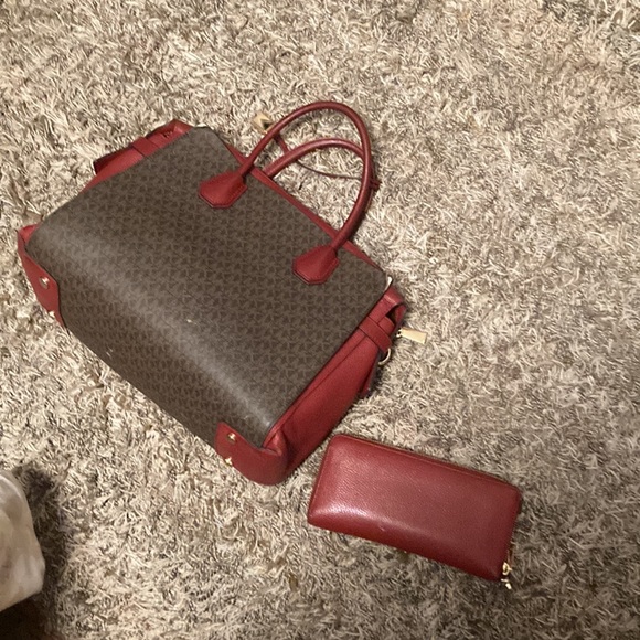 Micheal Kors bag for sell - Picture 2 of 2